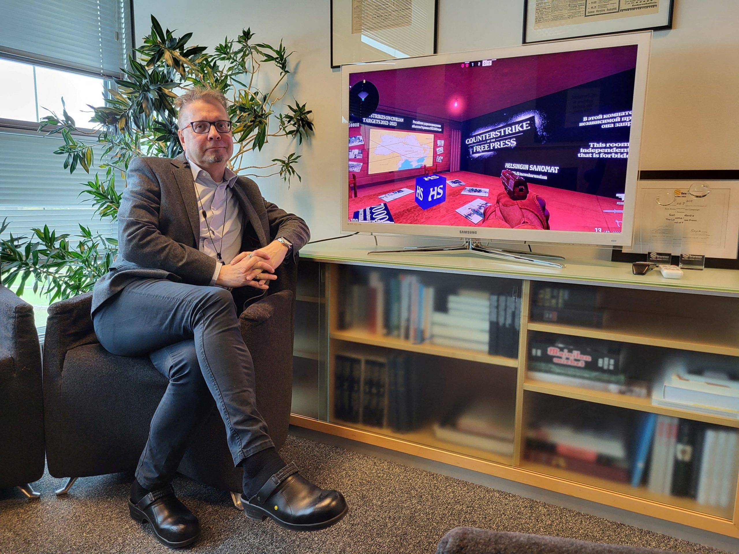 Helsingin Sanomat Editor-In-Chief Antero Mukka sitting close to the television showing the strategy released on the world press freedom day (Photo credit REUTERS Anne Kauranen)